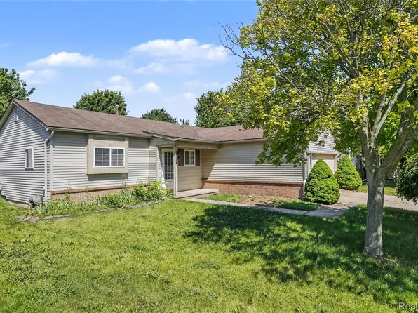 1754 Tulip Ln, Westland, MI 48186