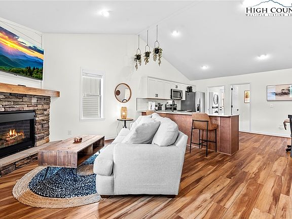 5th image of 429 Townhomes Place #18