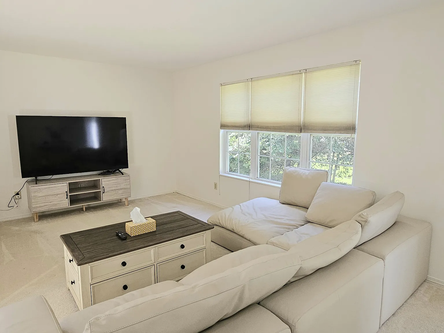 3 bed, 2.5 bath, 1876 sqft, $2,500 — Photo 3