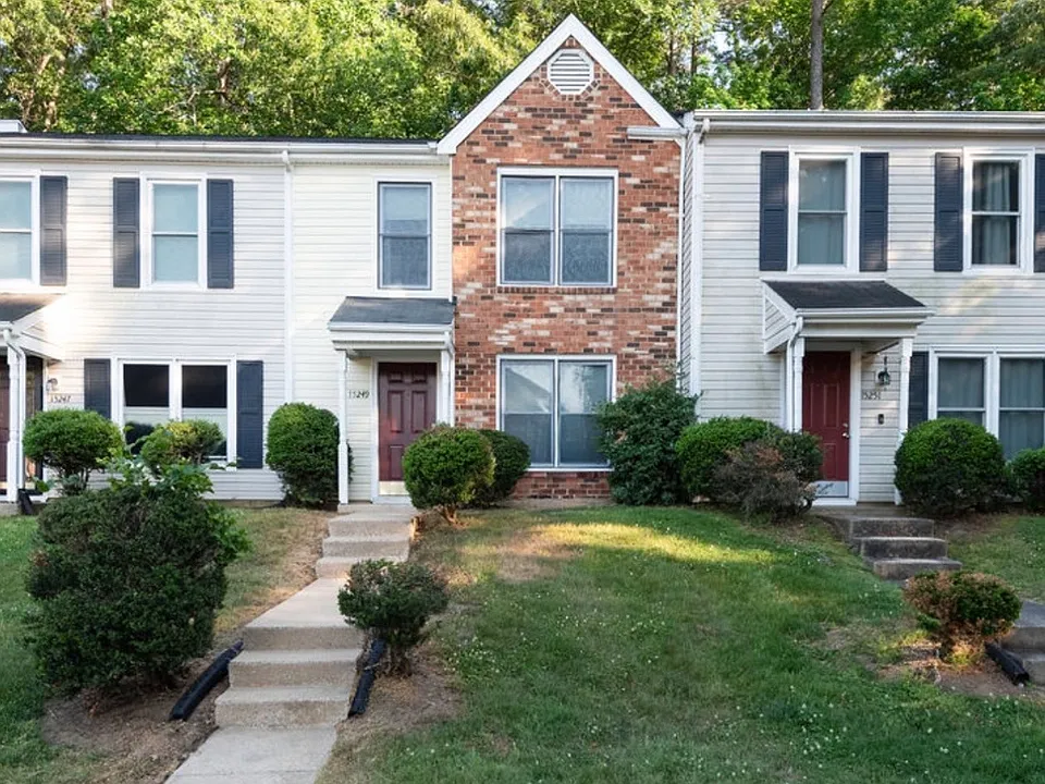 15249 Broadwater Cir