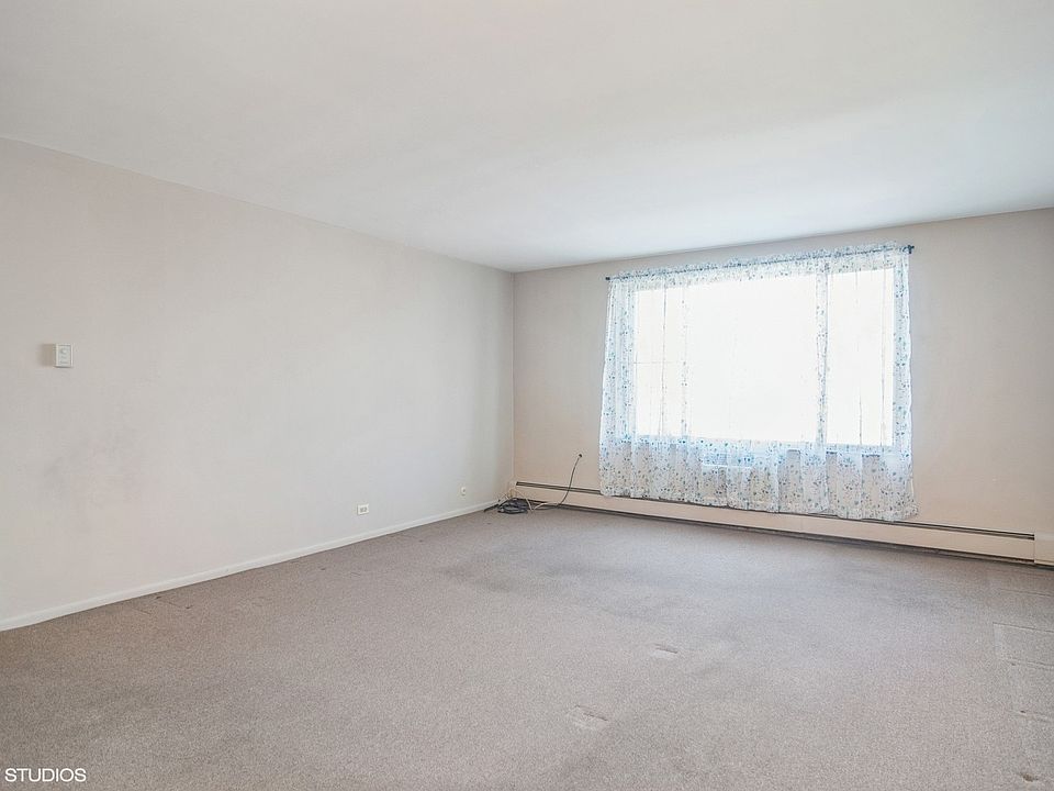 Moon Lake Village Four Story Condominiums Hoffman Estates, IL Zillow