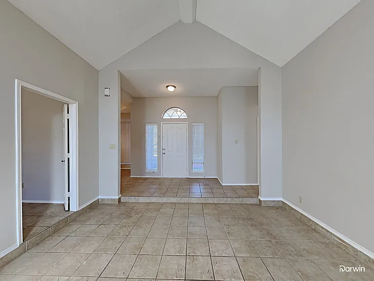 815 McComb Ln — Photo 4
