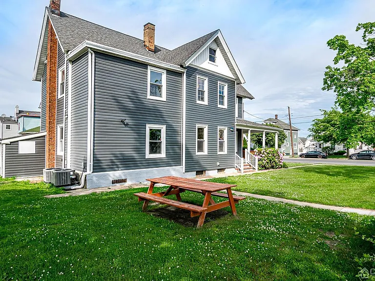 324 Main St #2 — Photo 23
