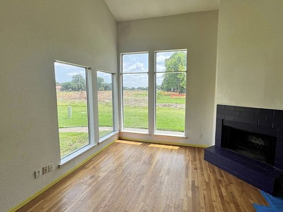 3rd image of 7860 Green Lawn Dr #1