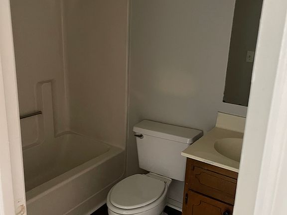 5th image of 207 Cedar Dr Unit B