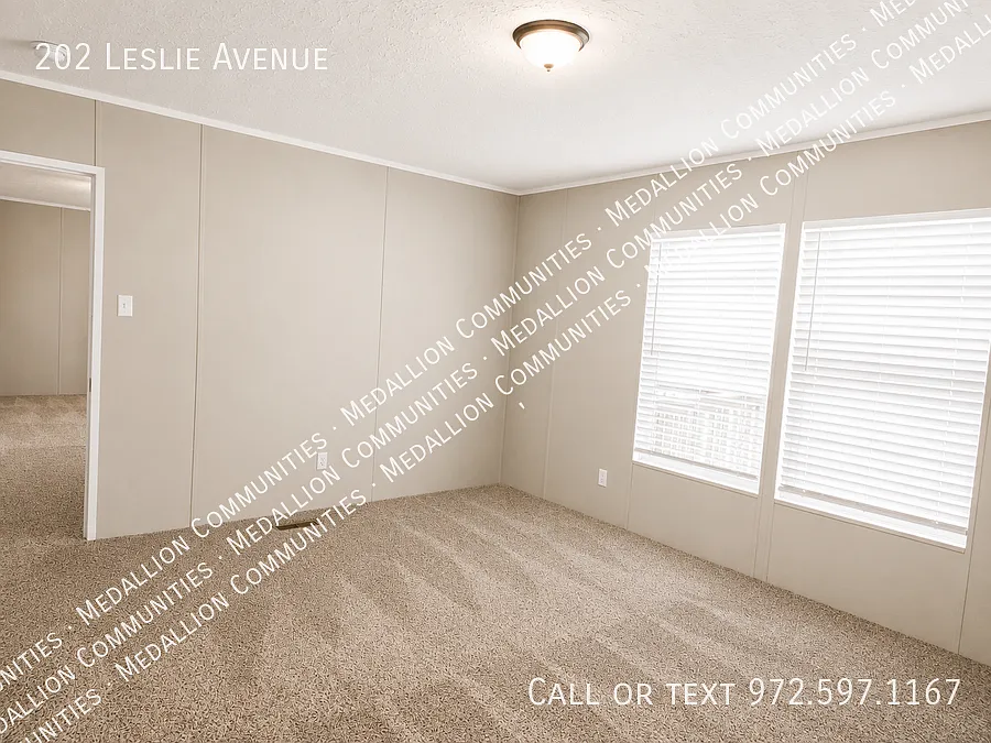 3 bed, 1400 sqft, $1,599 — Photo 2