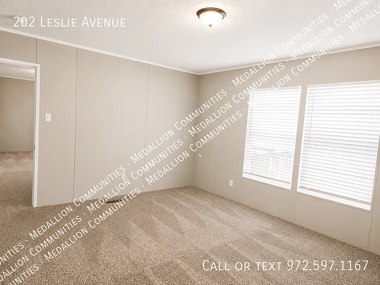 202 Leslie Ave — Photo 2