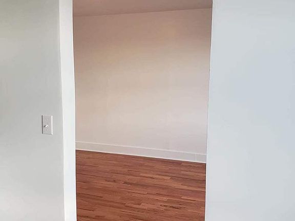 5th image of 731 Gerard Ave APT 3M
