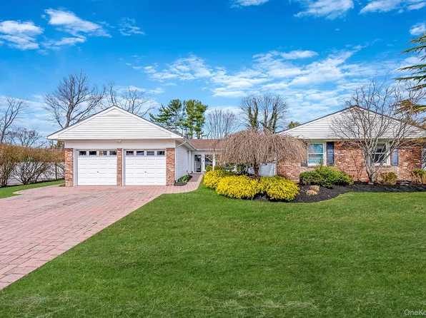 16 Manchester Lane, Stony Brook, NY 11790