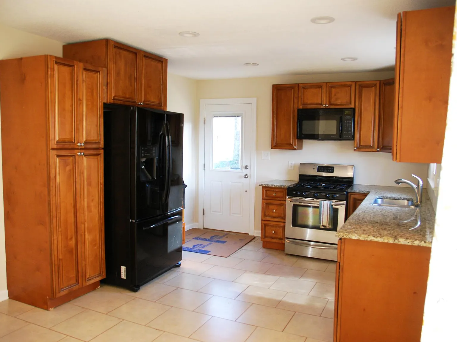 4 bed, 2000 sqft, $2,000 — Photo 2