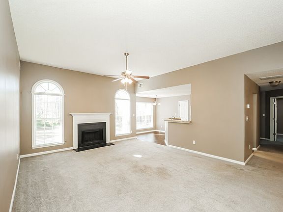 3rd image of 321 The Gables Dr