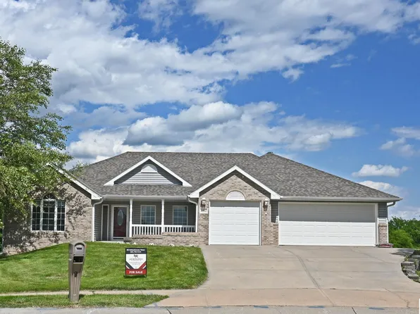 2005 Hedgeapple Cir, Plattsmouth, NE 68048