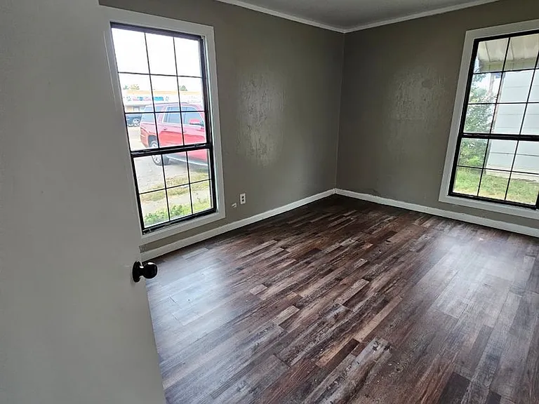 2220 S Air Depot Blvd — Photo 4