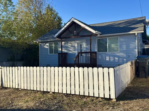 264 NE West Ave, Roseburg, OR 97470