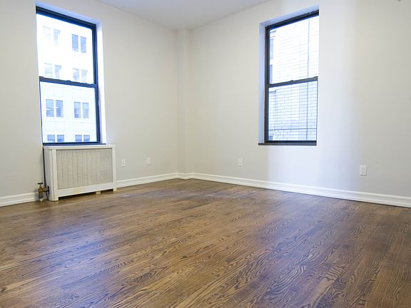 3rd image of 162 W 54th St APT 12E