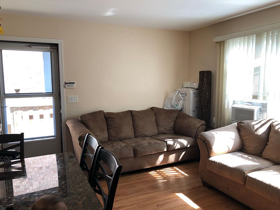 1st image of 37 Taft Ct