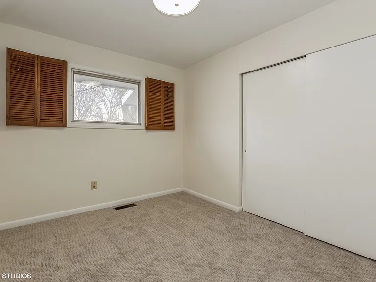 121 Belmont Ct — Photo 10