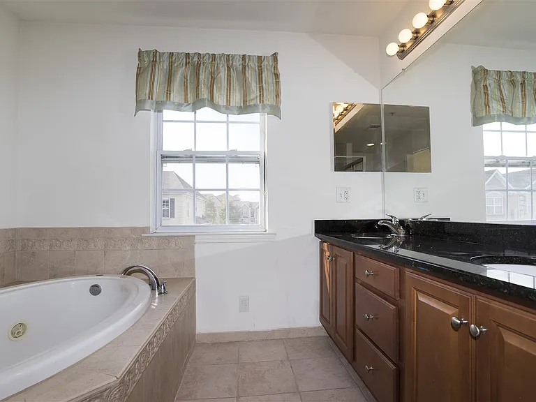 64 Mallard Pl — Photo 9