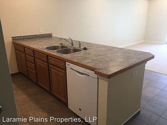 5th image of 919 E Gibbon St APT 204
