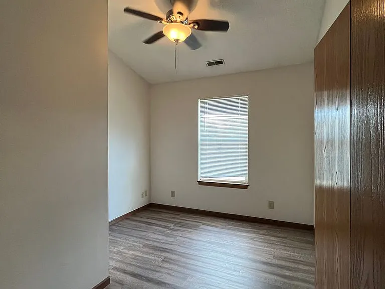 1001 Fannon Dr — Photo 17