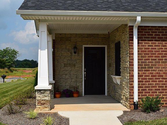 3rd image of Villa Oak Cir