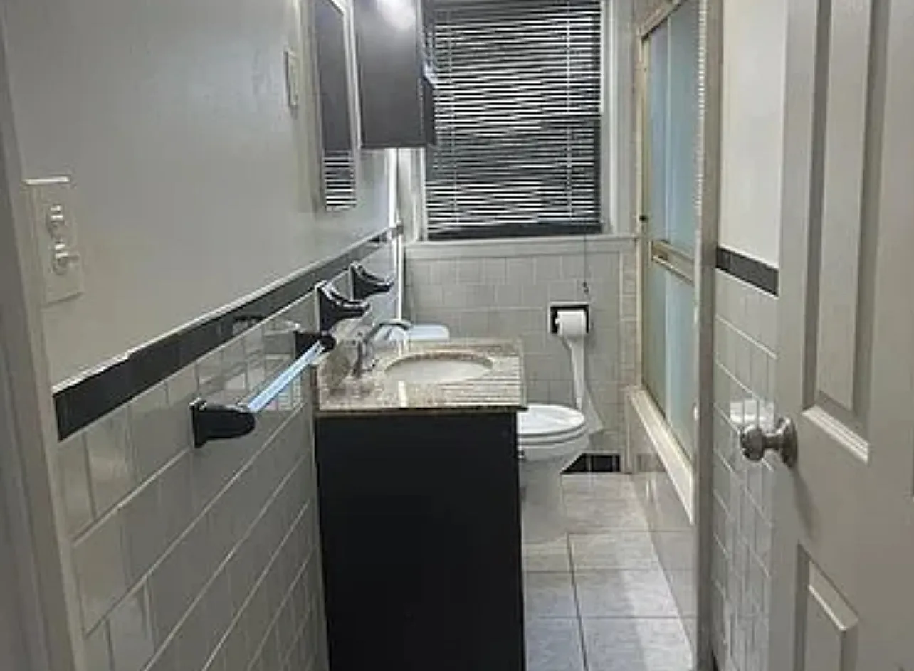 3 bed, 924 sqft, $2,500 — Photo 3