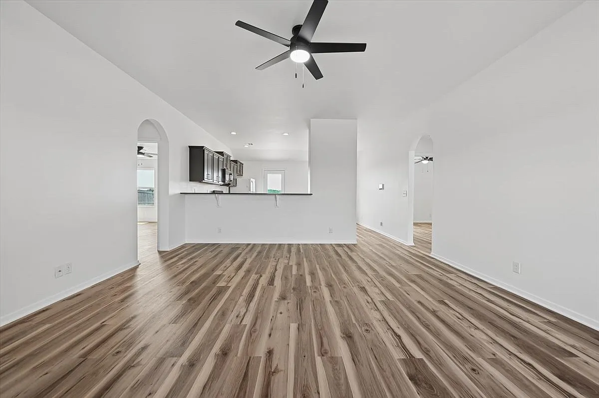 3 bed, 1341 sqft, $2,050 — Photo 3