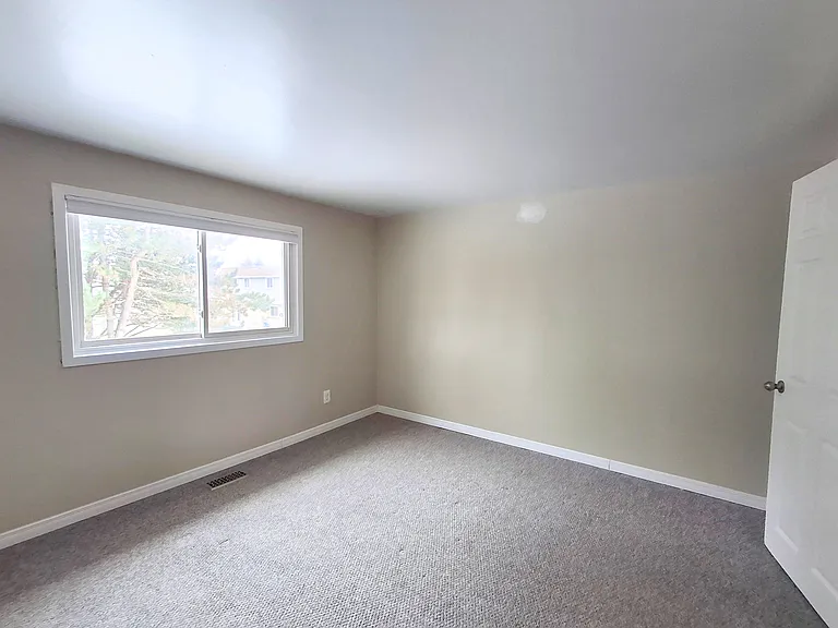 1025 Nesbitt Cres — Photo 7
