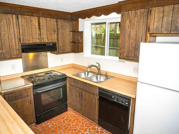 5th image of 808A Townes St