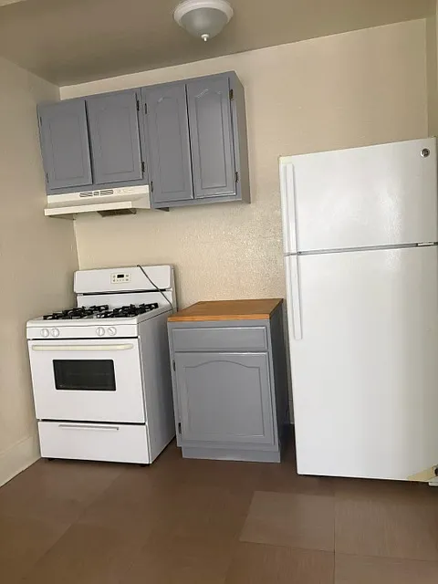 3 bed, 1100 sqft, $3,200 — Photo 3