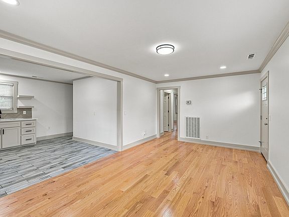 4th image of 890 Irma Ct