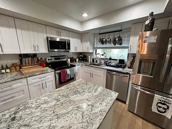2nd image of 4643 Glenside Cir