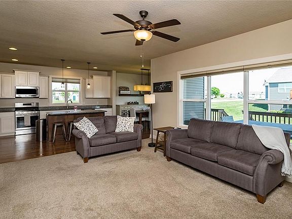 3rd image of 5045 NE Briarwood Dr