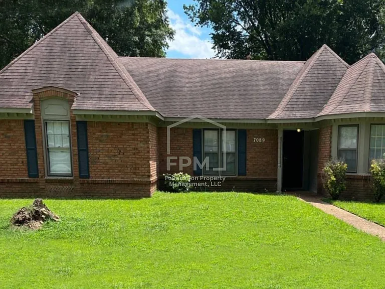 7089 Cobblestone Dr — Photo 1