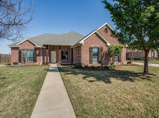 1605 Hickory Dr, Pilot Point, TX 76258