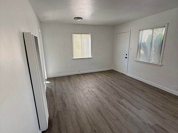 5th image of 1030 N Raymond Ave #11564691
