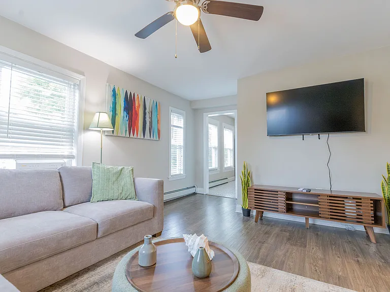20-22 Lafayette Rd #2 — Photo 11