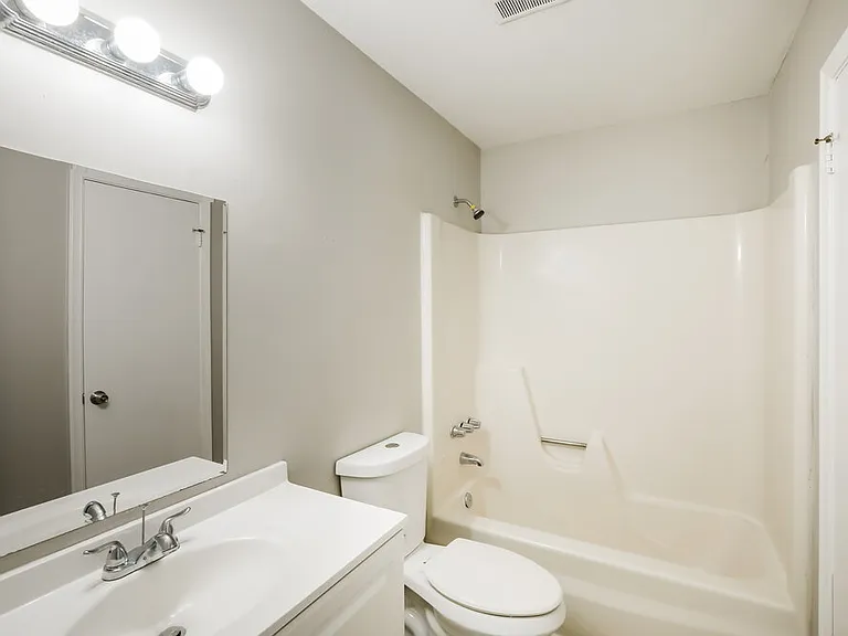7710 SW 6th St — Photo 13