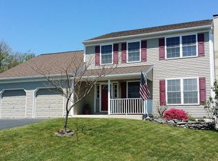 8 Crystal View Ln, Pottsville, PA 17901
