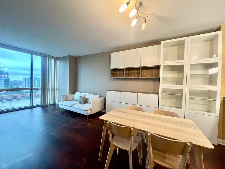 1901 S Calumet Ave #1111 — Photo 4