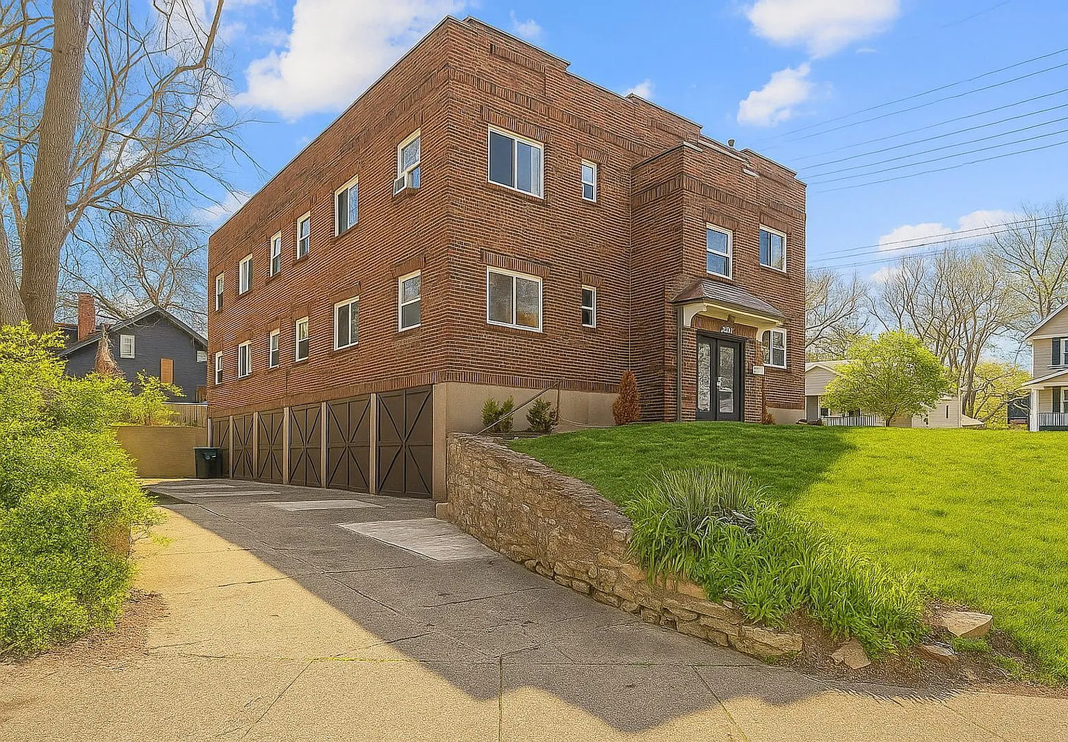 1 bed, 1.0 bath, $899 — Photo 1