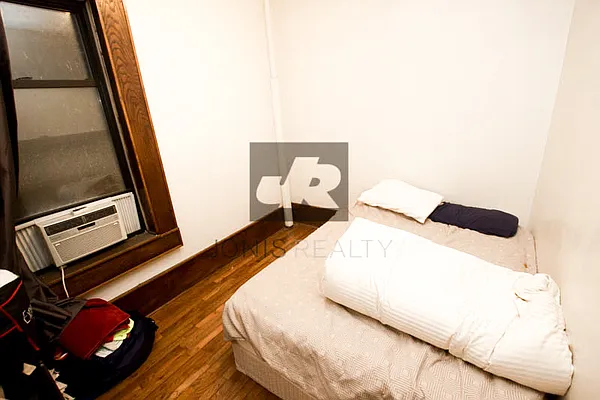 Rented by Jonis Realty | media 44