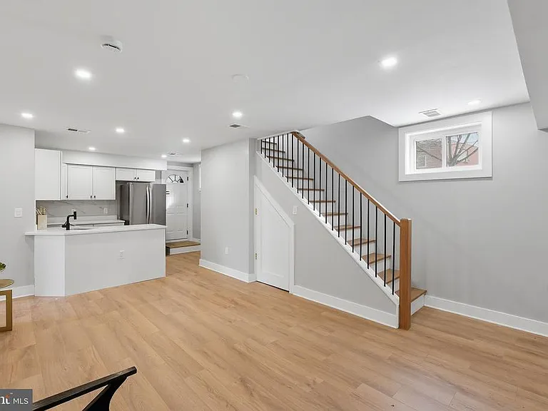 1301 Somerset Pl NW — Photo 12