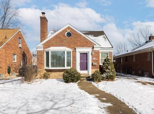 21167 Lochmoor St, Harper Woods, MI 48225