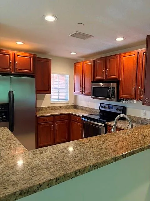 2 bed, 2.5 bath, 1064 sqft, $1,900 — Photo 4