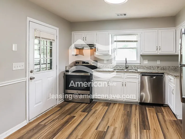 1179100_004_kitchen_5.jpg