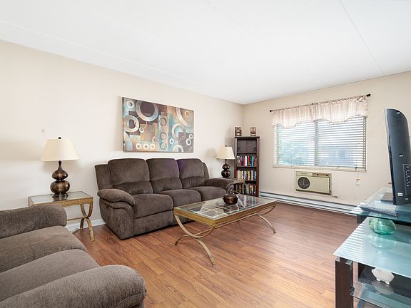 2nd image of 315 Marengo Ave APT 5I