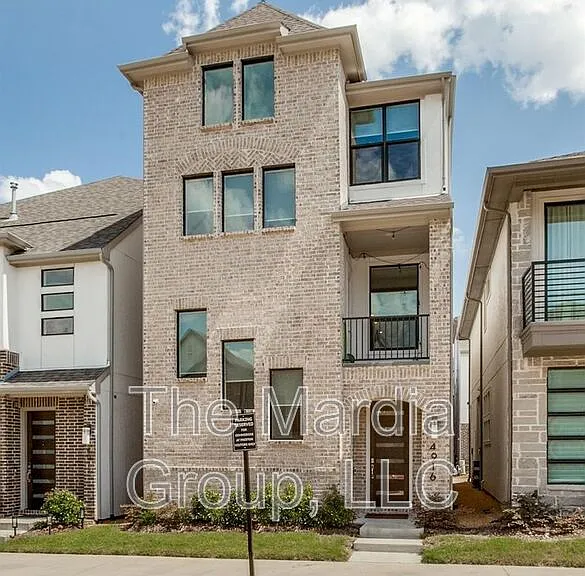 4916 Broadway Dr — Photo 1