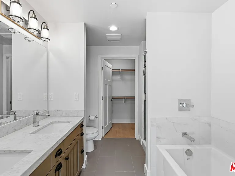 627 Deep Valley Dr #Penthouse 620 — Photo 17