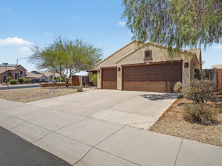 15652 W Durango St — Photo 2